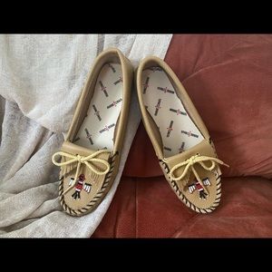 Round toe 9.5 Minnetonka moccasins